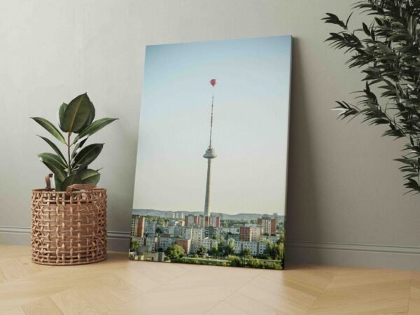 Vilniaus TV bokštas saulėtą dieną (JG00002302) - Image 3