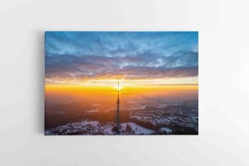 Žiemiškas Vilniaus Televizijos bokštas su Saule (JG00002574)