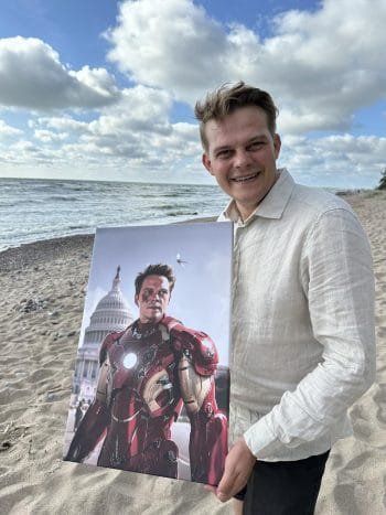 Personalizuotas AI portretas - Avataras + spausdintas ant drobės (Vertikalus) (AIV-0001) - Image 2